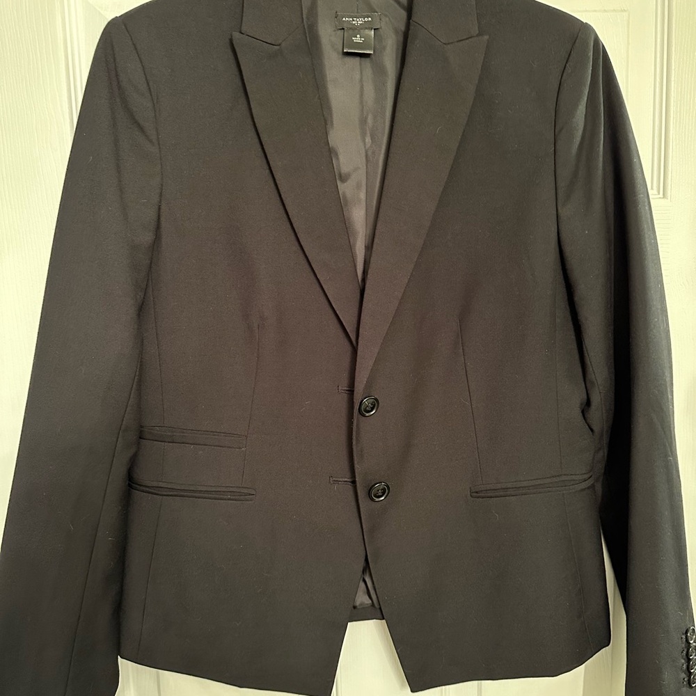 Ann Taylor Black Suit Jacket with Notched Lapel and Modern Fit